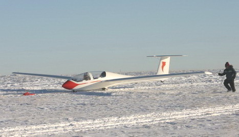 CSA Grob G-103 having fun in the winter